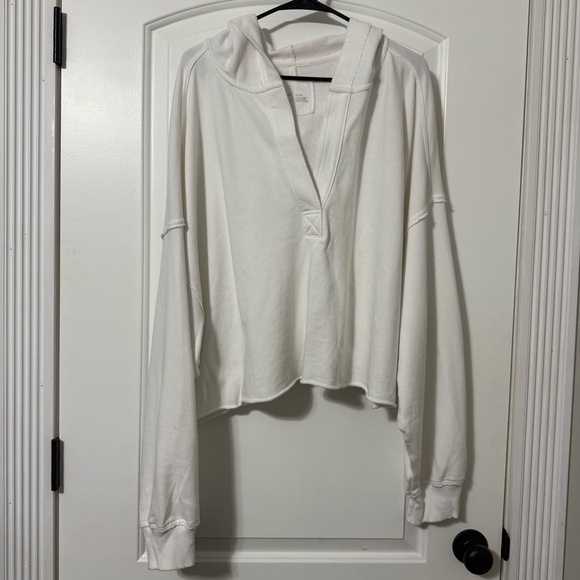 aerie Sweaters - Aerie Cropped V Neck White Hooded Sweatshirt Women’s Size XXL